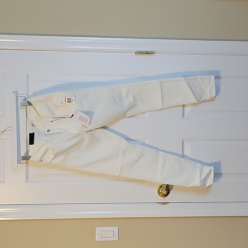 Never worn Kensie effortless ankle jeans